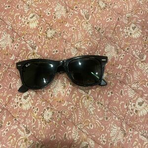 Ray-Ban RB2140 Original Wayfarer Sunglasses